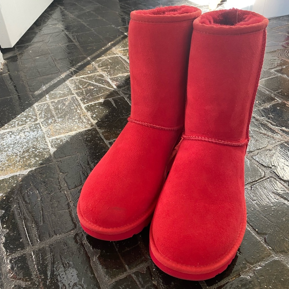 Uggs. Red. Womens size 7. NWOT